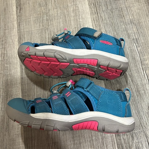 Keen Newports size 2 - Picture 2 of 10